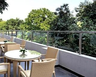 होटल Royal Sarovar Portico 4*